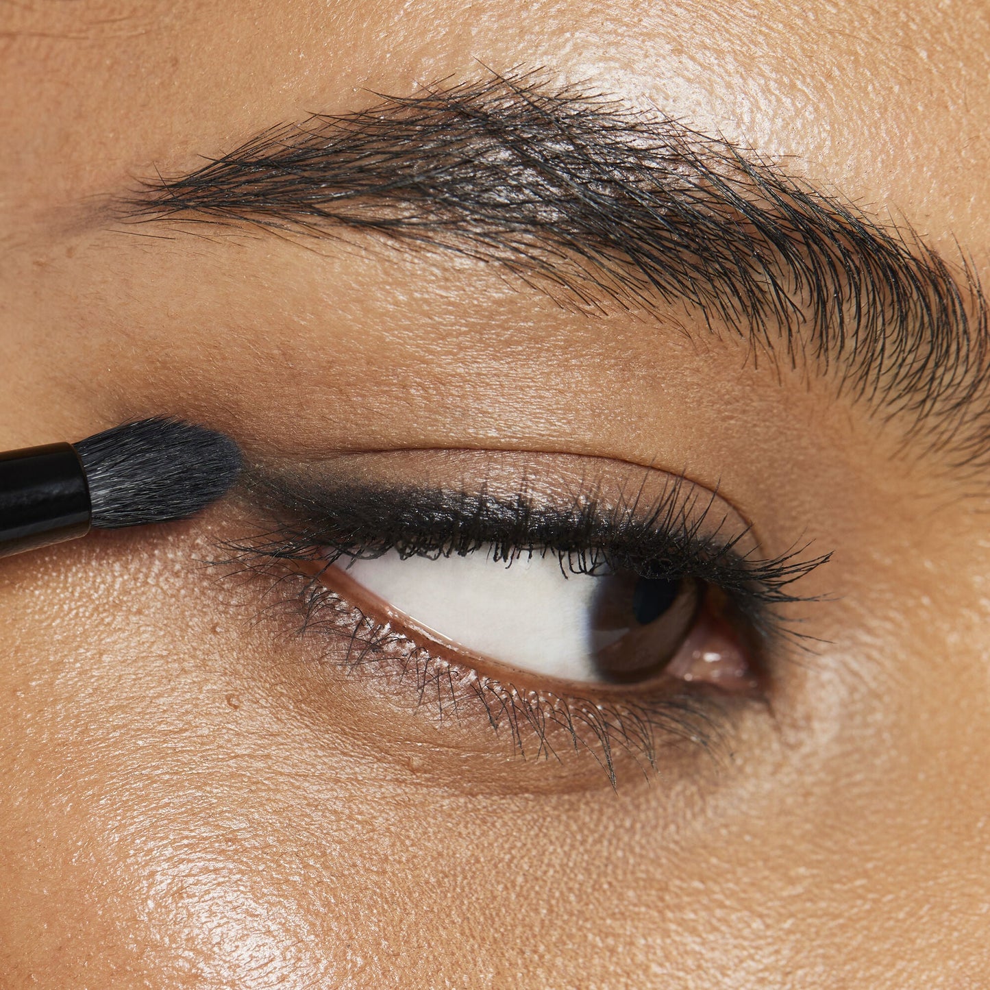 smudge-n-smoke-eyeliner-brush-k0 100824_elf_Shikin_Kohl_App_017_RGB_IGF.jpg