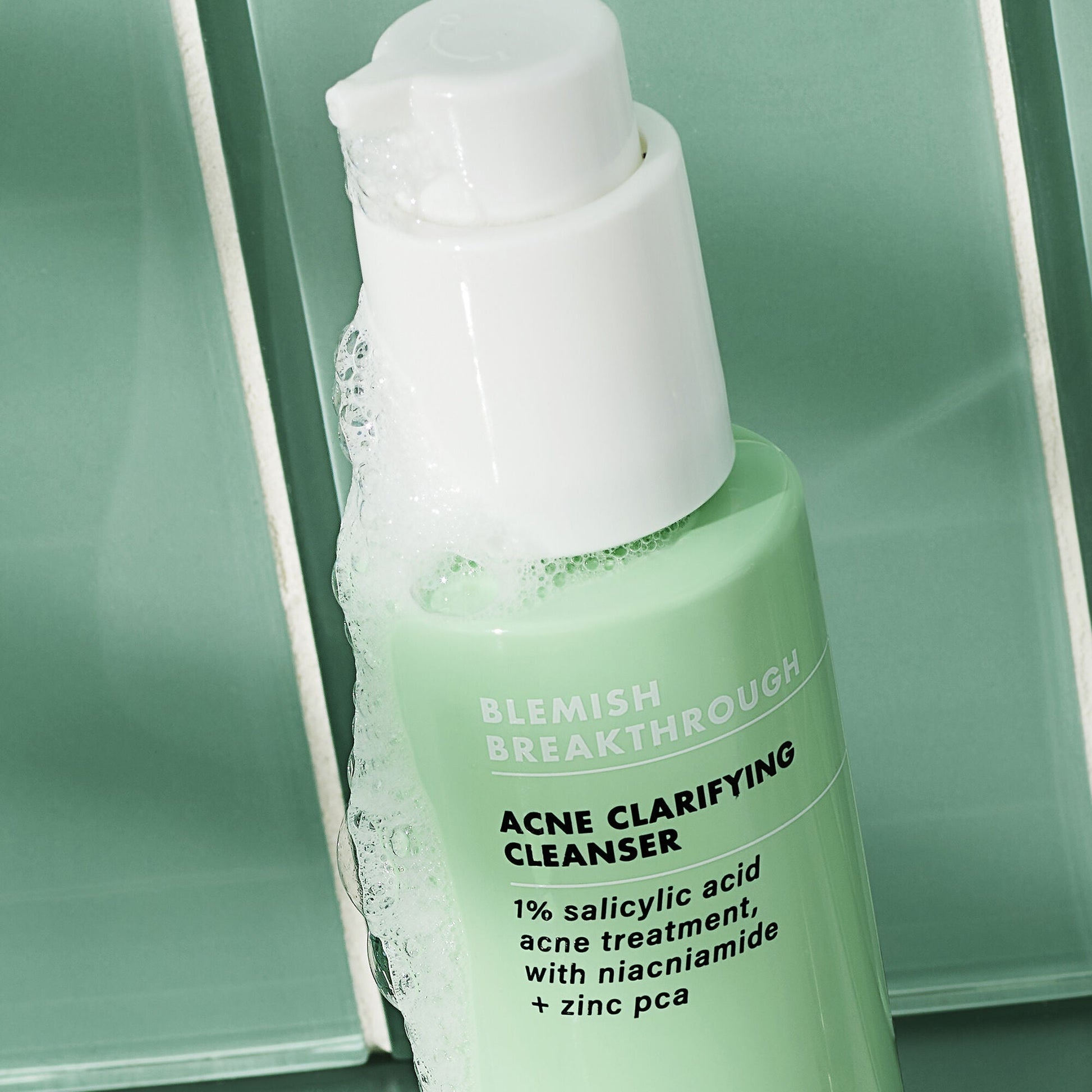 blemish-breakthrough-acne-clarifying-cleanser-c5 02_021622_SL_BT_Cleanser_Back_Lighter_0129_FStack_FINAL_IGF_V2_eb5b7c7b-2de7-4b4a-8d54-43ee3b07523f.jpg