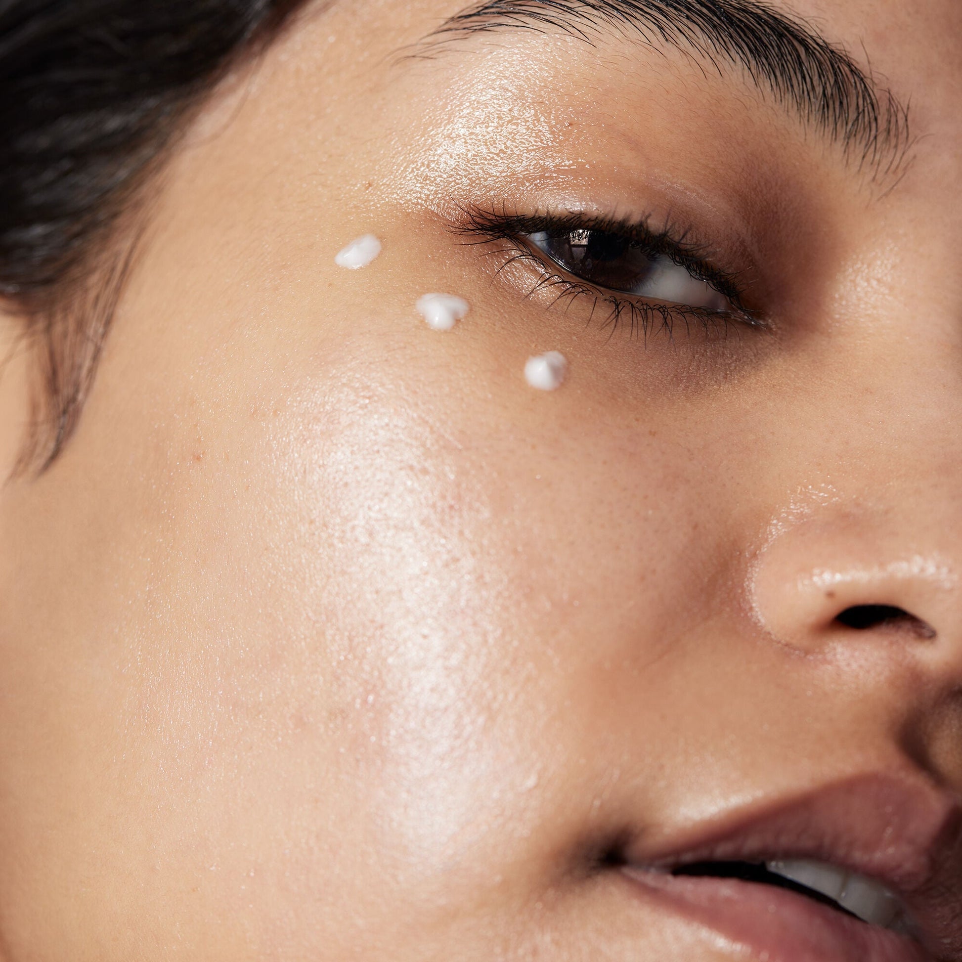holy-hydration-eye-cream-m2 040822_Model_HH-EyeCream_116_RT1-V1_IGF_3f5819bb-8440-48d0-943c-ab2a2612d116.jpg