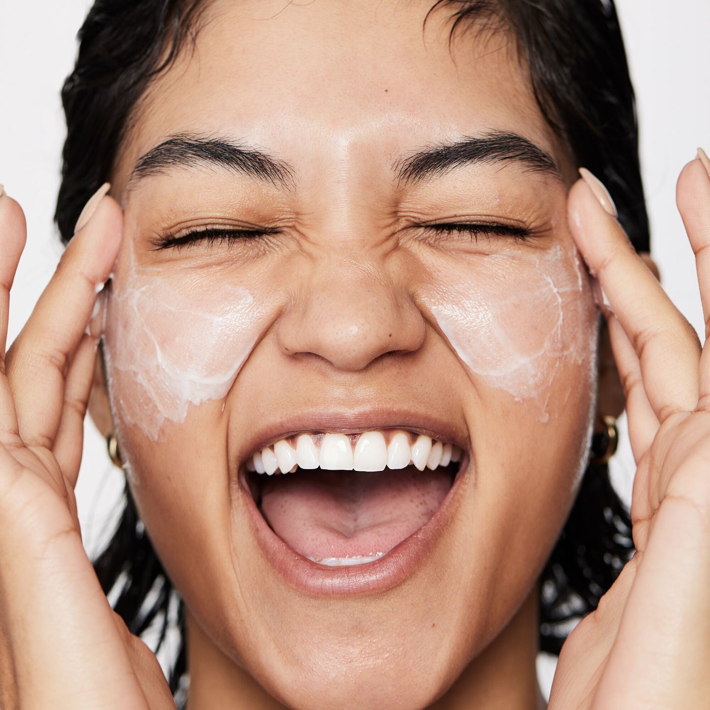 pure-skin-moisturizer-z8 040822_Model_Pure-Moisturizer_200_RT2-V1_RGB040822_Model_Pure-Moisturizer_200_RT2-V1_V1_IGF.jpg