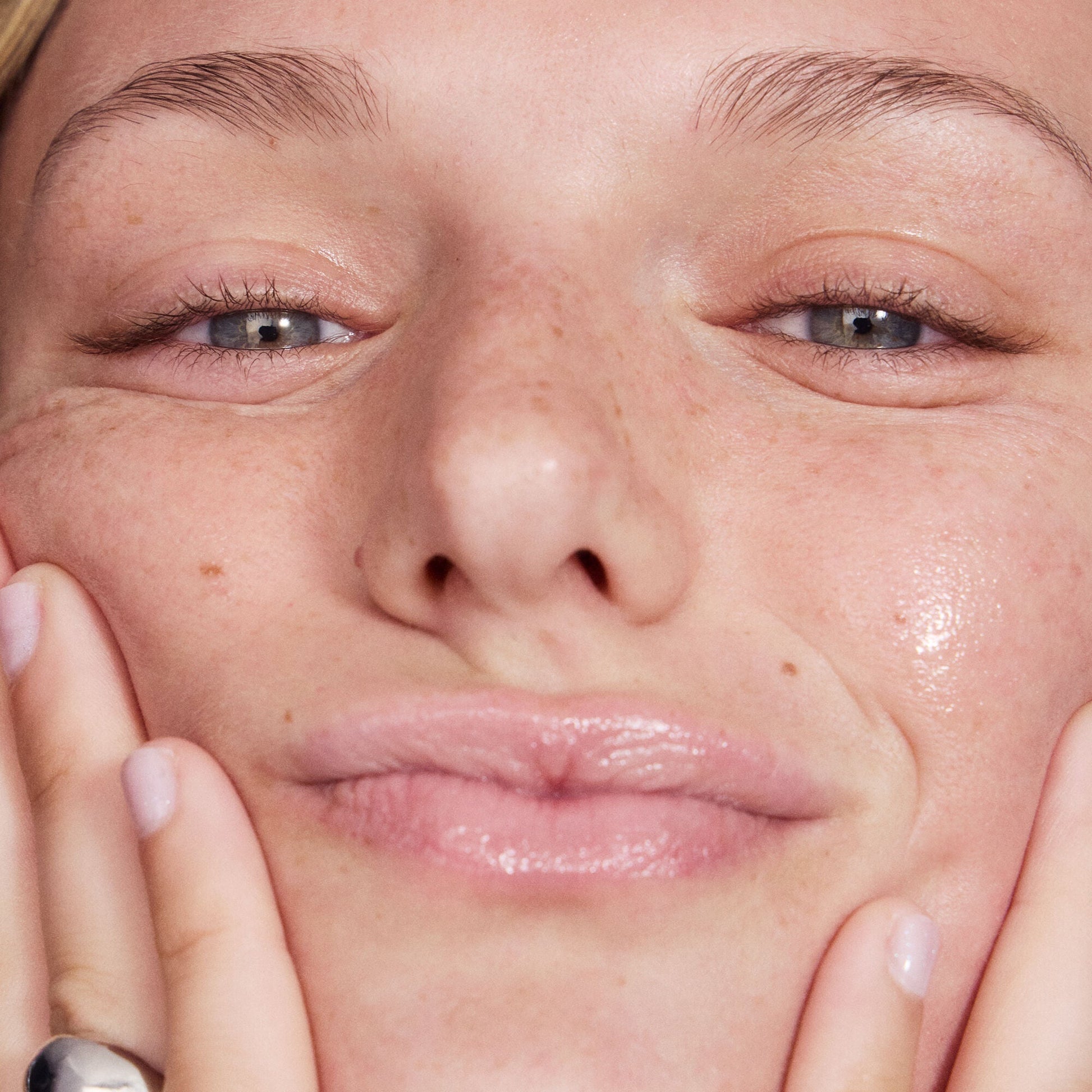 thirst-burst-pore-fecting-toner-i3 042125_SKIN_TBT_Madison_ModelApp_1086_RGB_IGF.jpg
