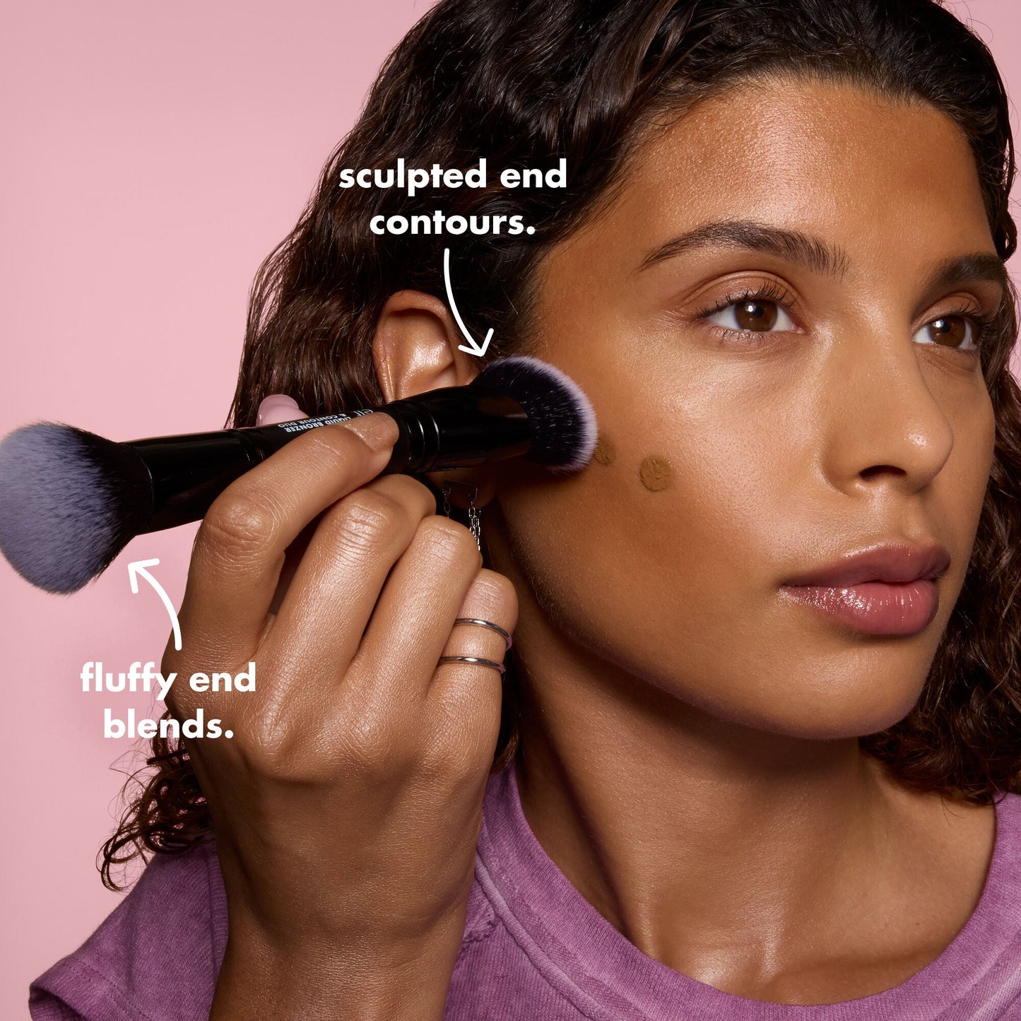 liquid-bronzer-and-contour-duo-brush-t7 0426_EDU_LiquidBronzer_ContourDuoBrush_BenefitModel.jpg