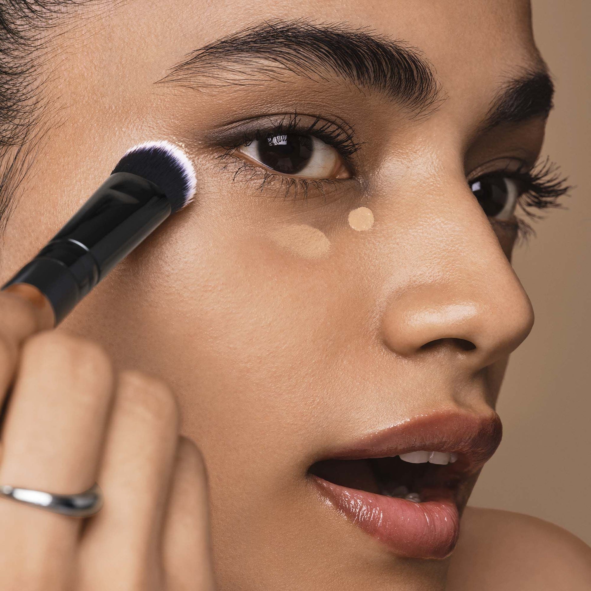 tap-and-blend-concealer-brush-z8 042925_Dipti_SoftGlam_Brushes_App_0044_477_w3QC_IGF.jpg