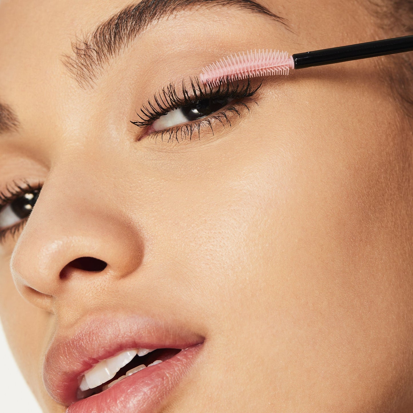 lash-n-roll-mascara-b2 052322_Adriana_LashRoll-After-Black_069_IGF_V2.jpg