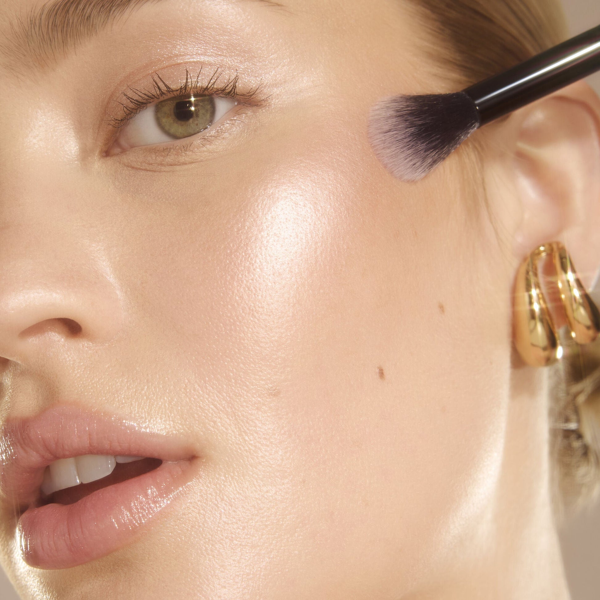 high-points-highlighter-brush-j7 060325_Genevieve_HGPH_Brush_2467_v2_RGB_IGF.jpg
