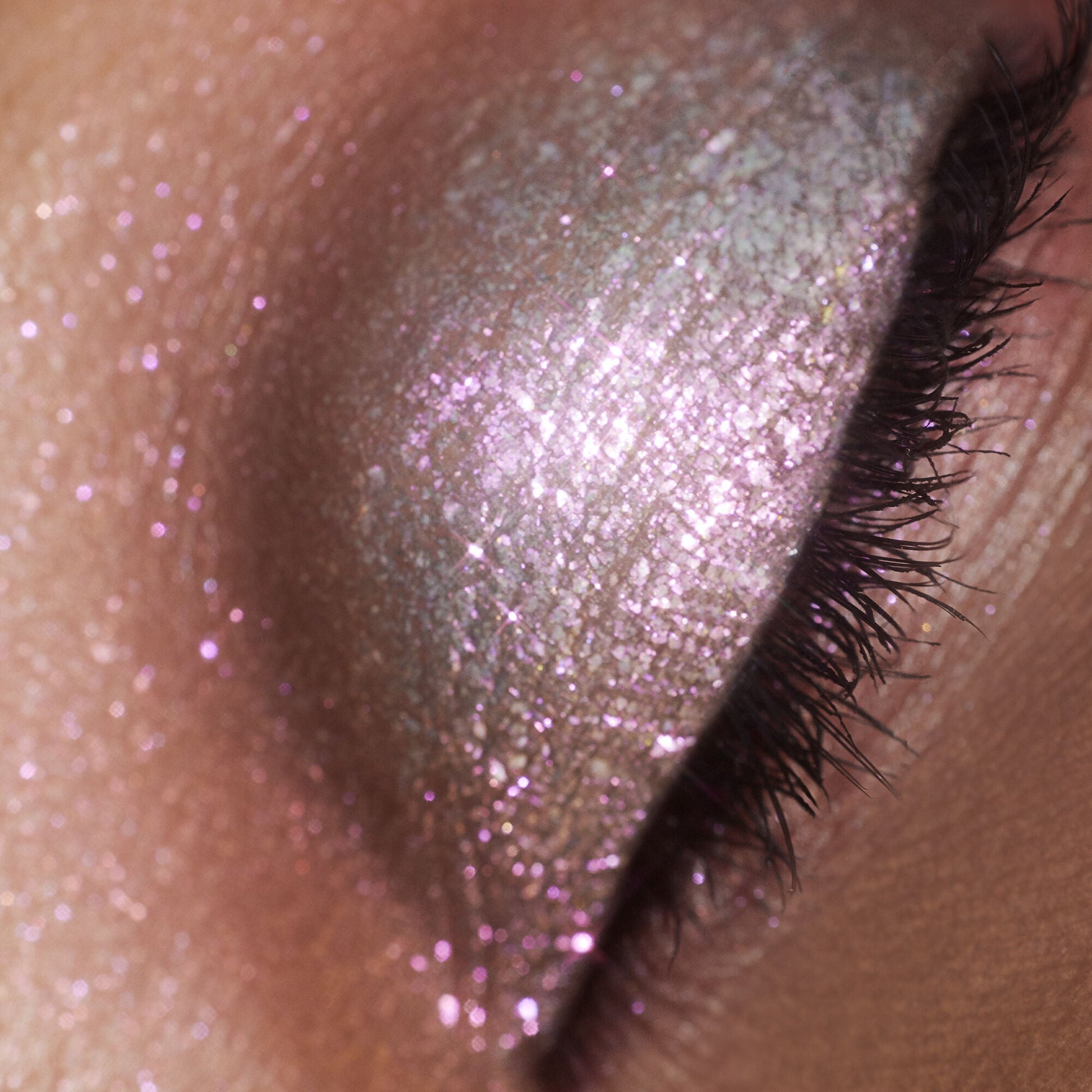 duochrome-liquid-eyeshadow-n5 061223_Chi_SparkPink_0022_FINAL_RGB_IGF.jpg