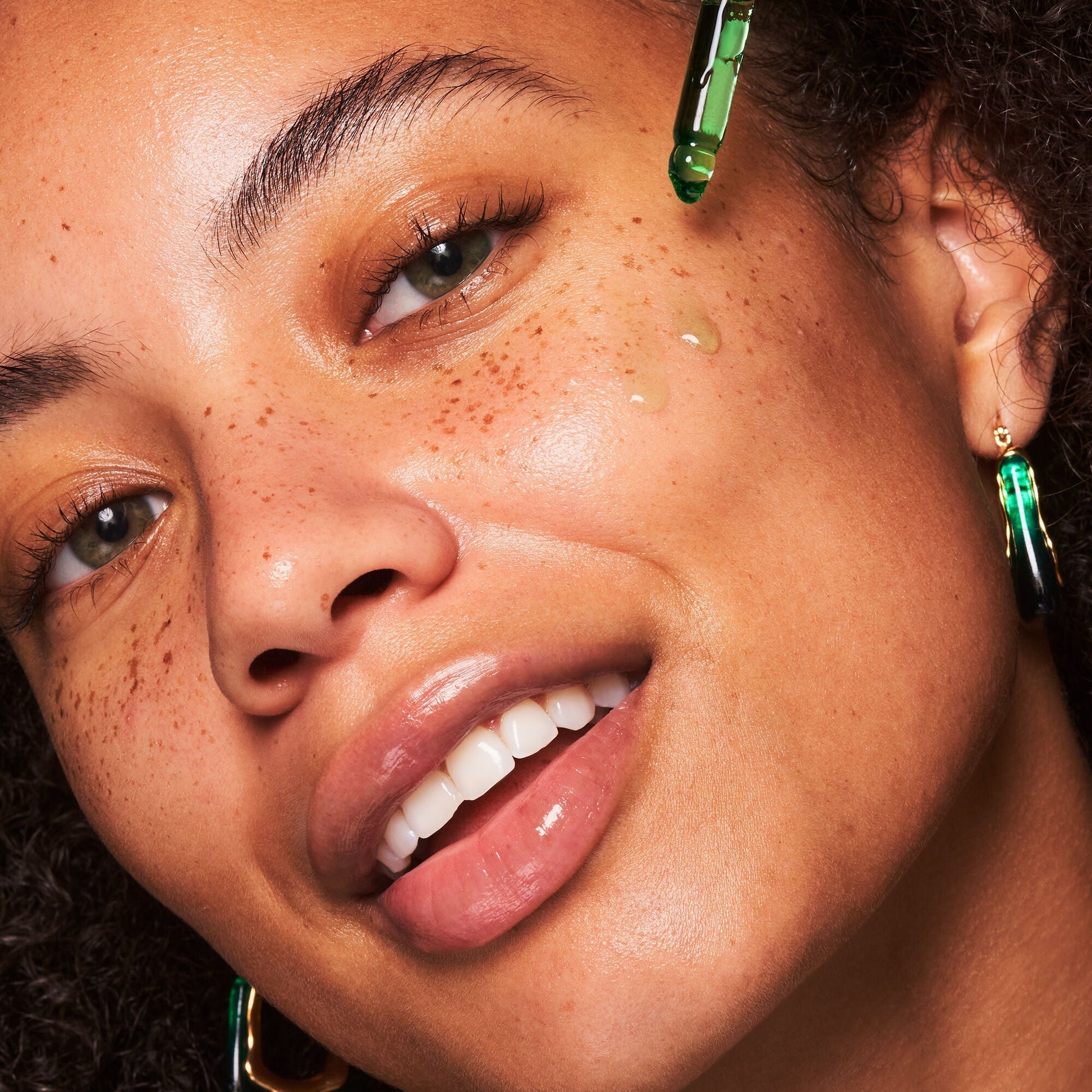 plz-clarify-facial-oil-w0 100924_SKIN_Drew_PlzC_App_005_v1_RGB_IGF.jpg