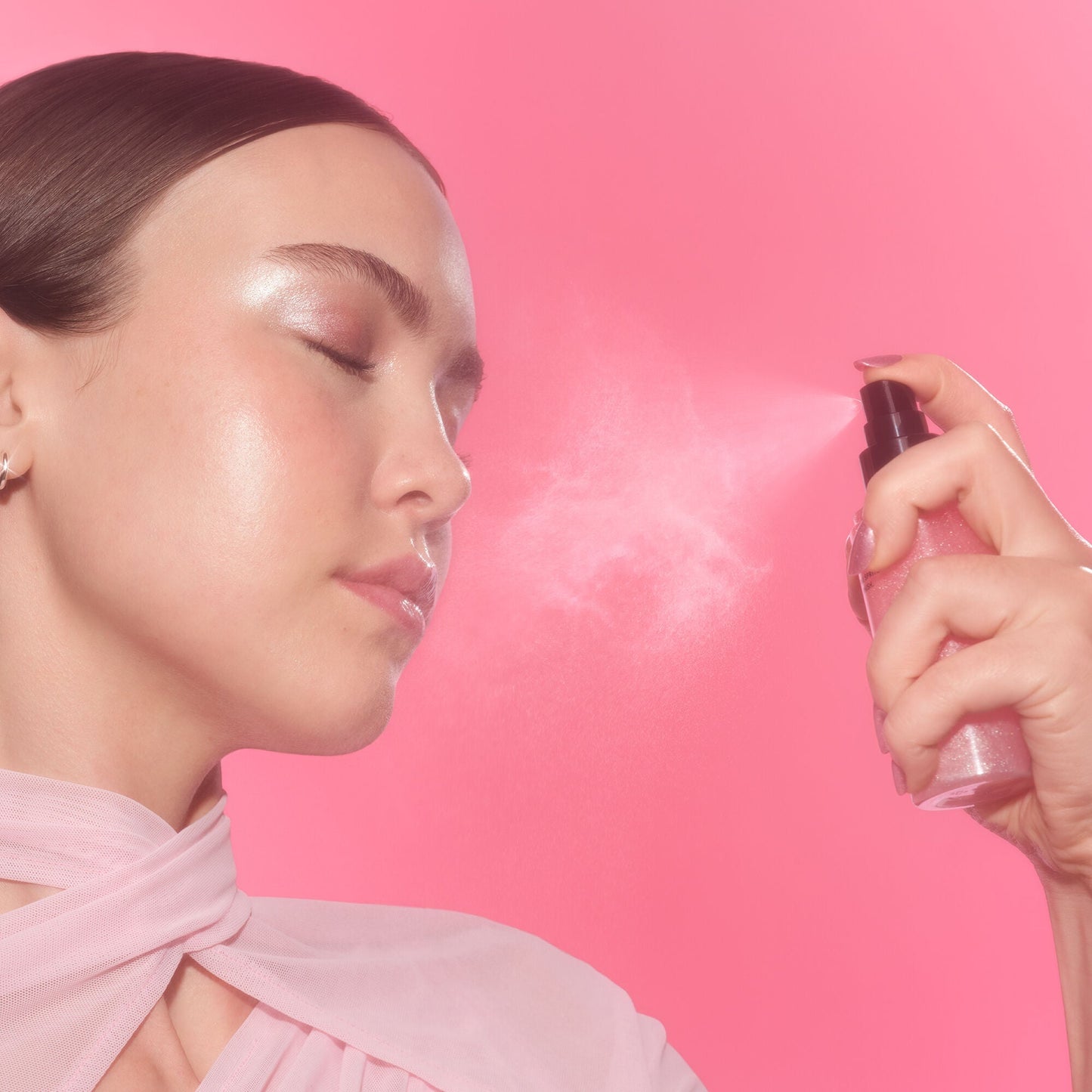 power-grip-rose-setting-spray-h0 102225_Haley_PG_Pink_App_038_v3_RGB_IGF_afa202e0-e395-4ab2-8641-8545bdabb8f6.jpg