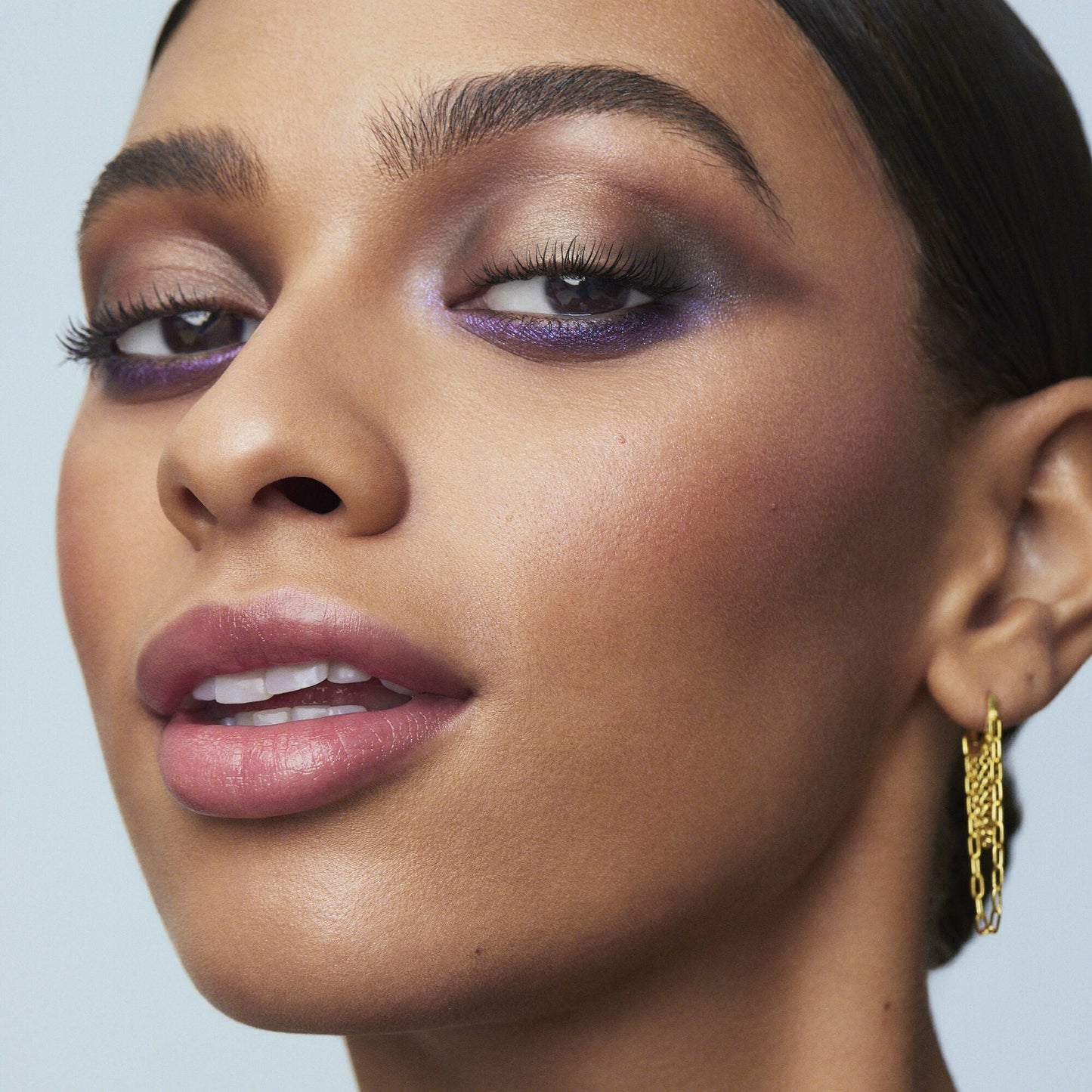 perfect-10-eyeshadow-palette-h8 110722_Adriana_10pcEyeshadow_2060_IGF.jpg