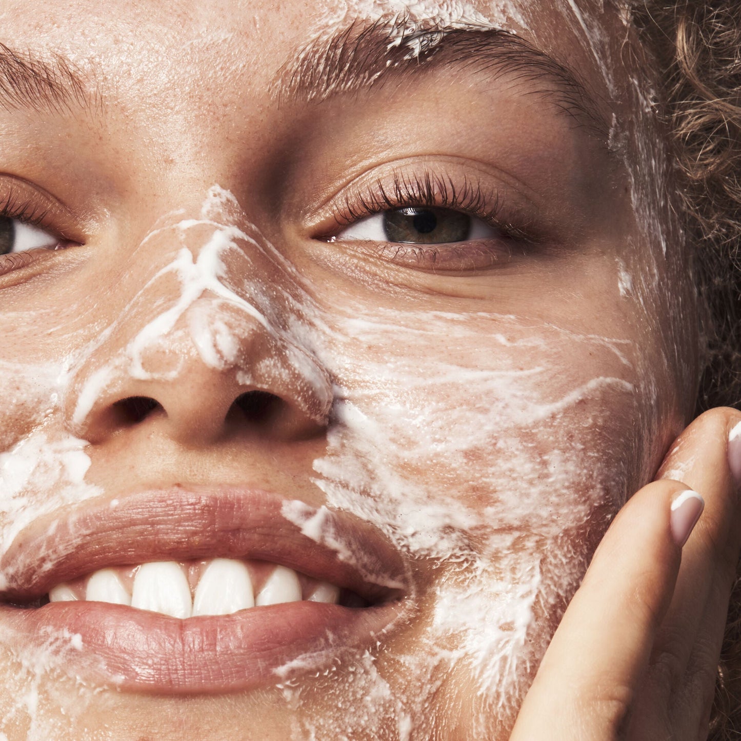 blemish-breakthrough-acne-calming-water-cream-mini-y4 121321_Marley-Acne-Regimen_0117_FINAL_IGF_7be73b38-8681-4e47-be60-37d940df0d6e.jpg