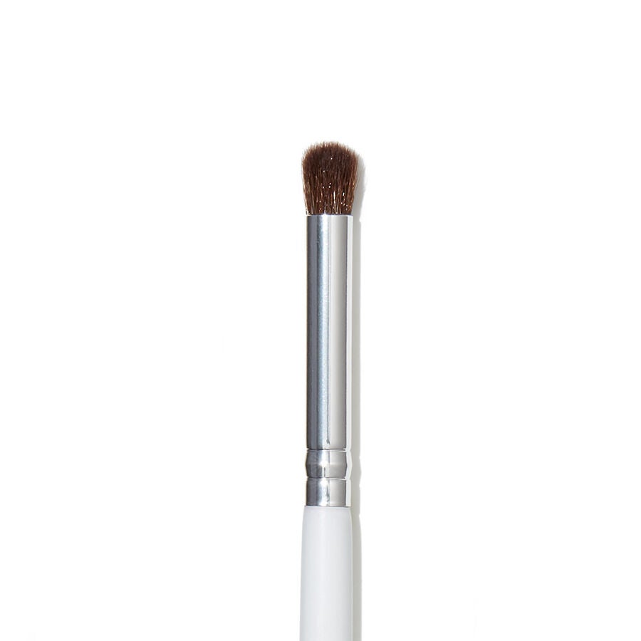 eye-crease-brush-c9 1823_EyeCreaseBrush_Macro.jpg