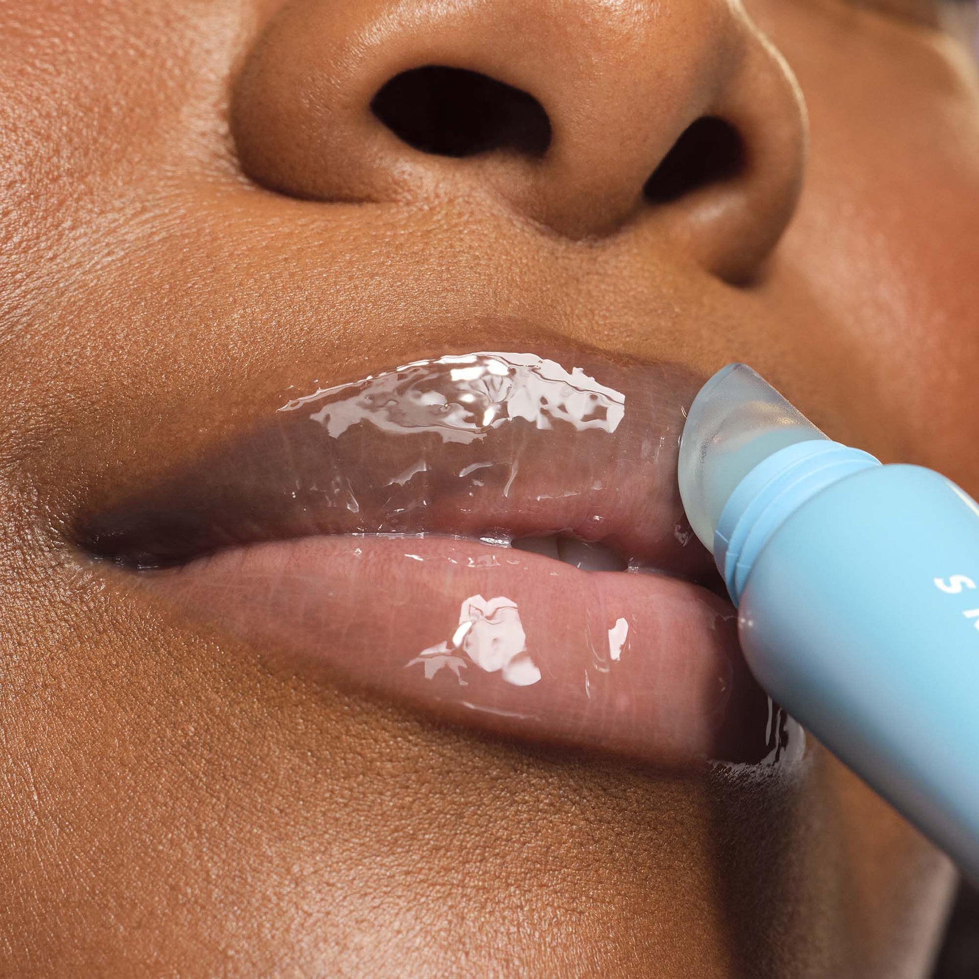 thirst-burst-lip-treatment-d9 57069_SKIN_Enga_Hibiscus_Macro_033_w3QC_RGB_2000x2000_fd68b6a3-ae05-431e-bbc0-31407d9fed44.jpg
