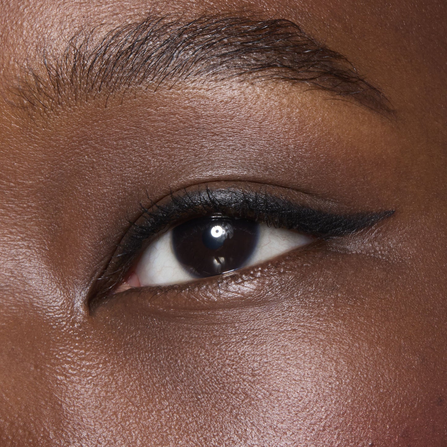 no-budge-retractable-eyeliner-e4 81330_NO_BUDGE_RETRACTABLE_EYELINER_BLACK_BILLIE_0062_V2.jpg