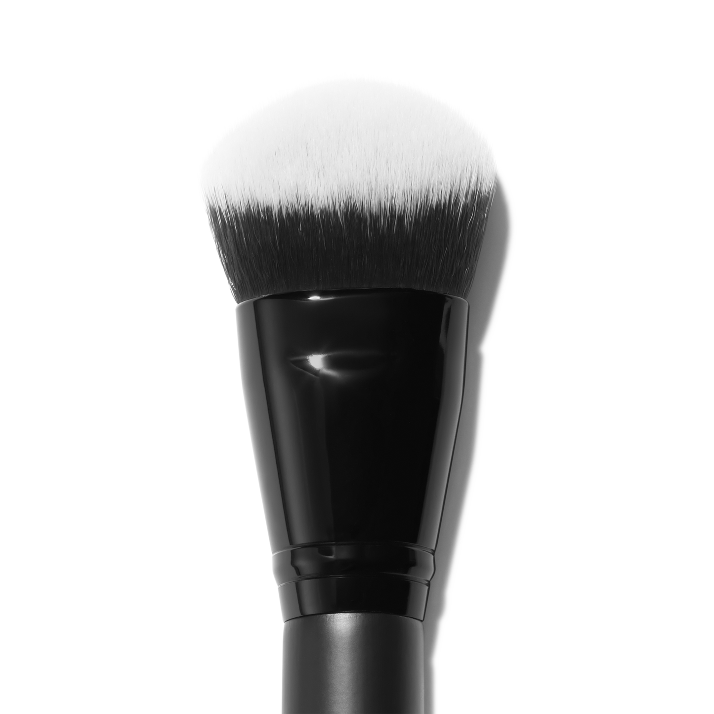 smooth-swipe-foundation-brush-t7 81456_Detail_R.png