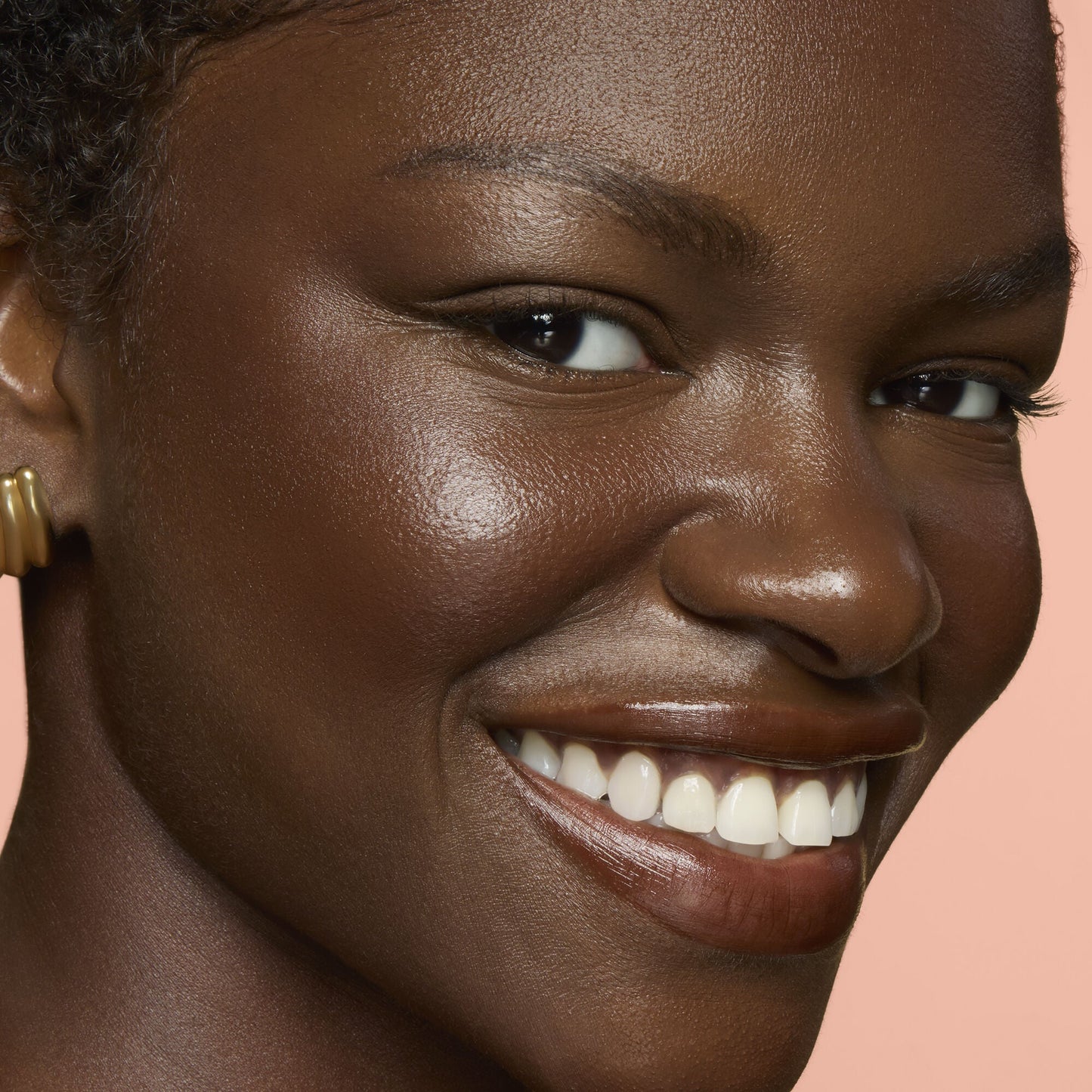 soft-glam-cream-bronzer-e2 82392_SOFT_GLAM_CREAM_BRONZER_STICK_DEEP_RICH_Annissia_0046_V4_912a498c-4101-4d82-9219-c530b3163a59.jpg