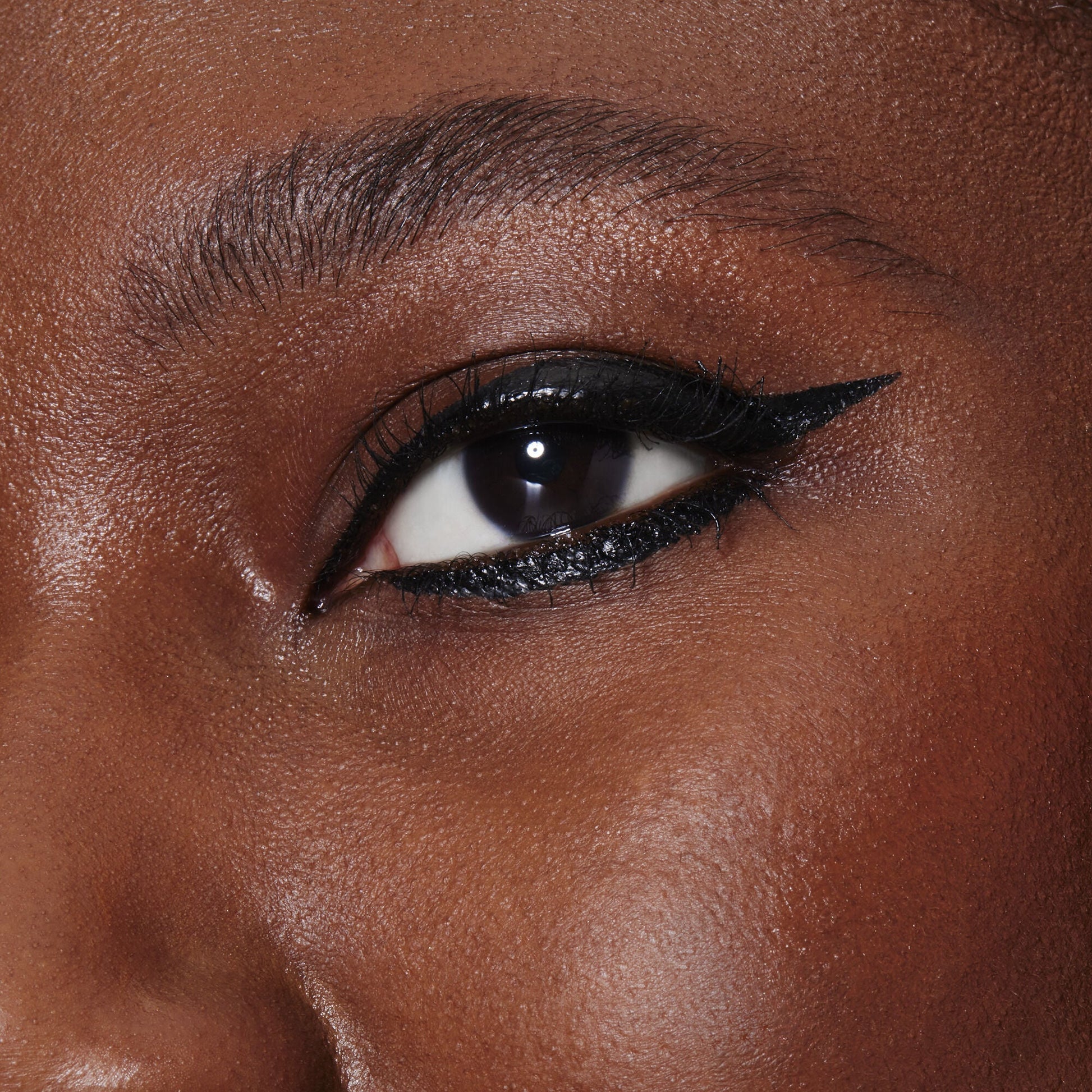 h2o-proof-inkwell-eyeliner-t4 82969_DJ_H20_PROOF_INKWELL_EYELINER_MACRO.jpg