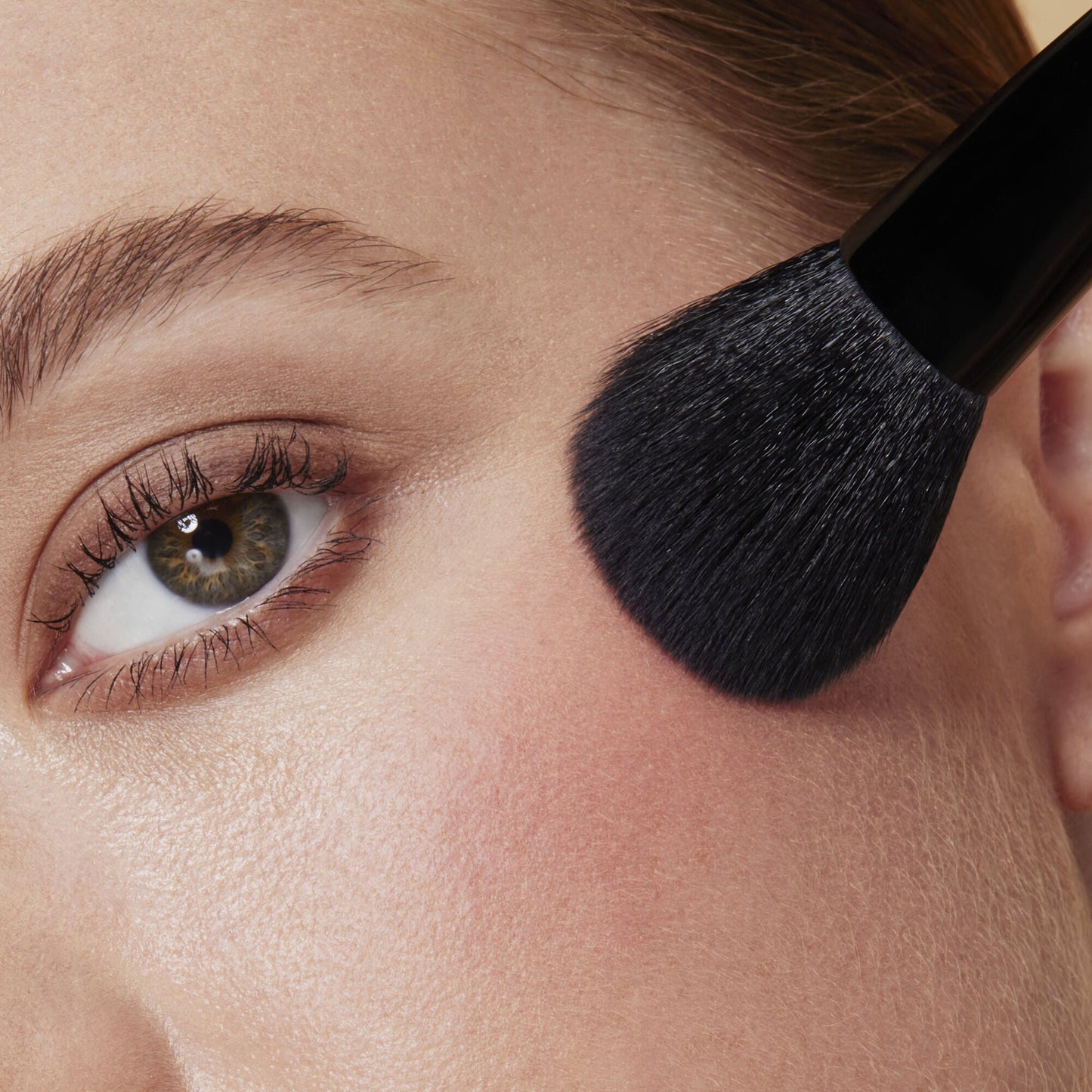 full-face-and-eye-makeup-brush-set-with-travel-case-j1 84674_FULL_FACE_EYE_BRUSH_SET_BLUSH_BRUSH_CARI_0086.jpg