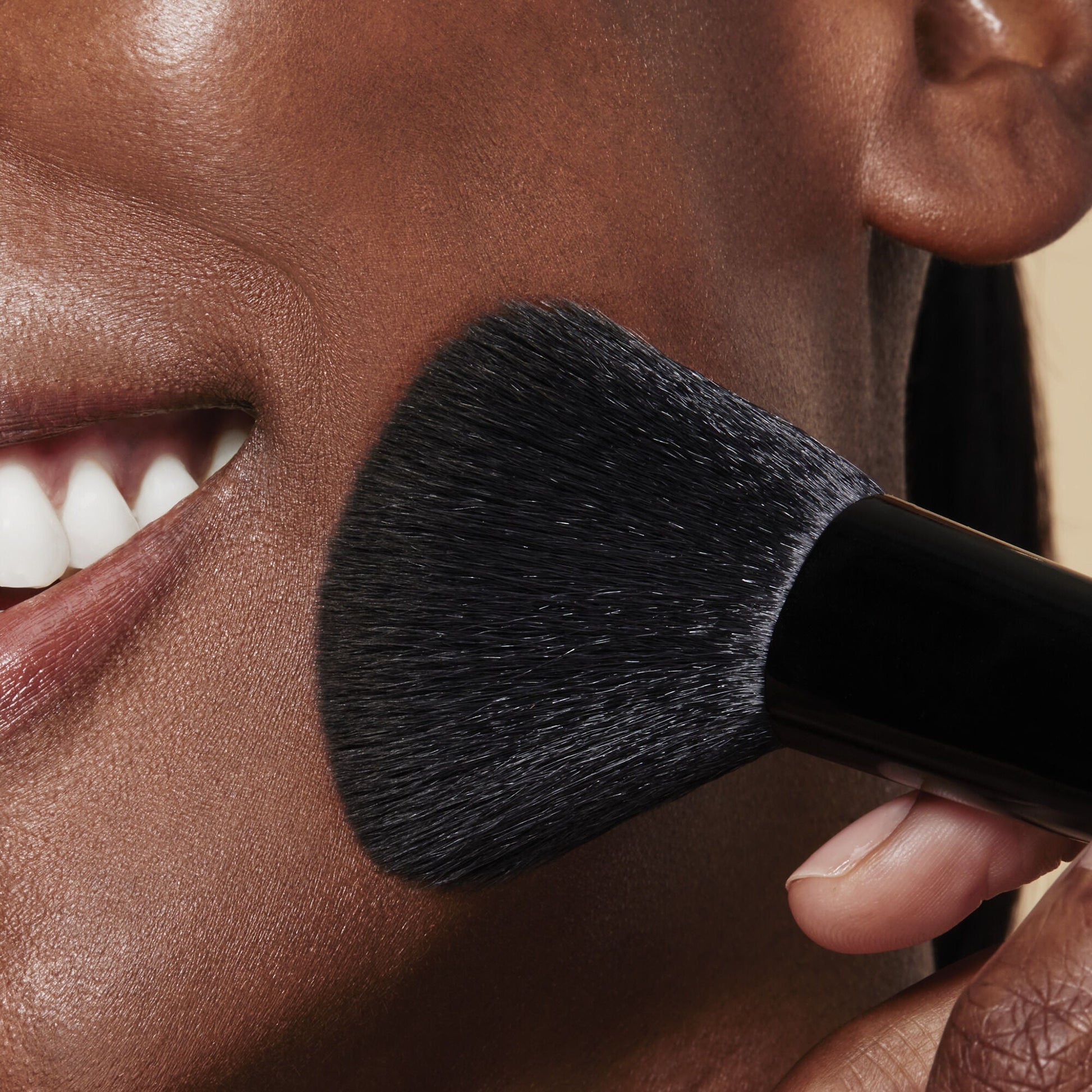 full-face-and-eye-makeup-brush-set-with-travel-case-j1 84674_FULL_FACE_EYE_BRUSH_SET_POWDER_BRUSH_DJ_0118.jpg