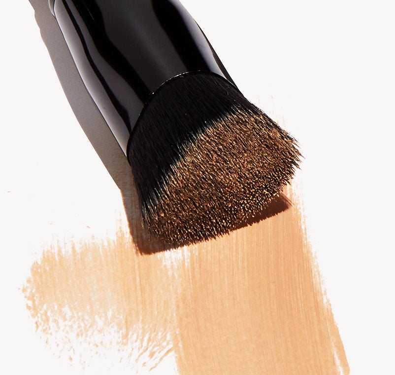 triangular-buffing-foundation-brush-f9 shot.jpg